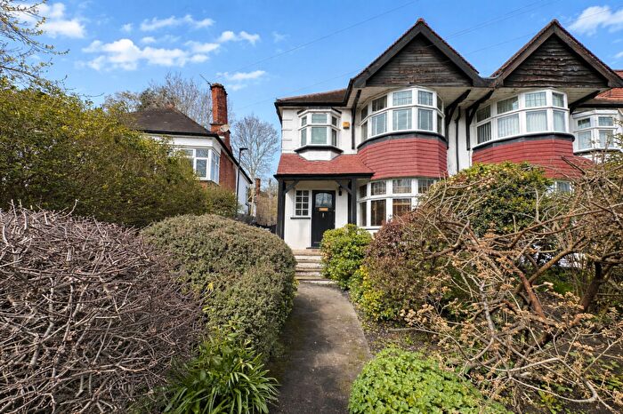 3 Bedroom Semi Detached House For Sale In Birchen Grove, London, NW9