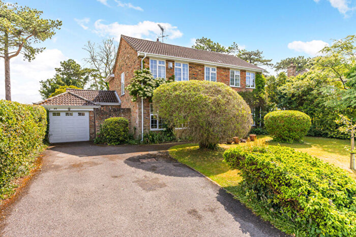 4 Bedroom Detached House For Sale In Curtis Road, Alton, GU34