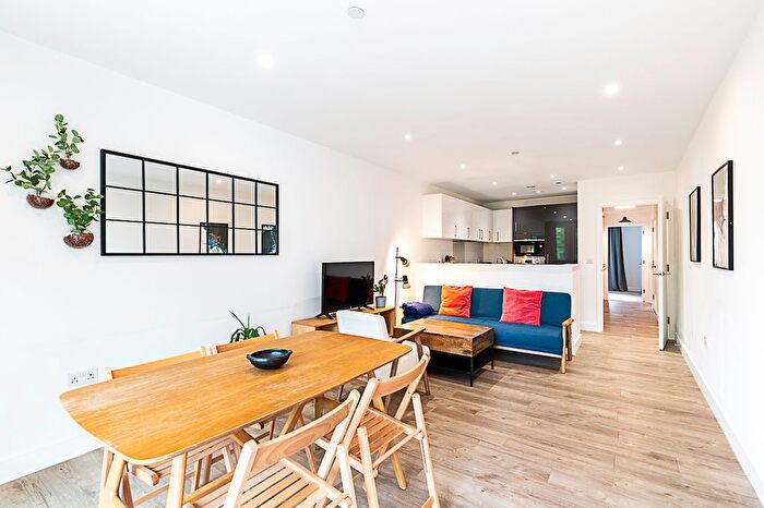 2 Bedroom Flat To Rent In Beck Square, London, E10