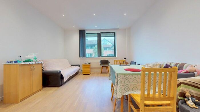 1 Bedroom Flat To Rent In Riverbank Way, Brentford, TW8