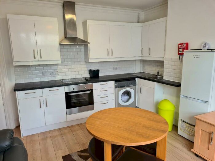 4 Bedroom House Of Multiple Occupation To Rent In Highworth Avenue, Cambridge, Cambridgeshire, CB4