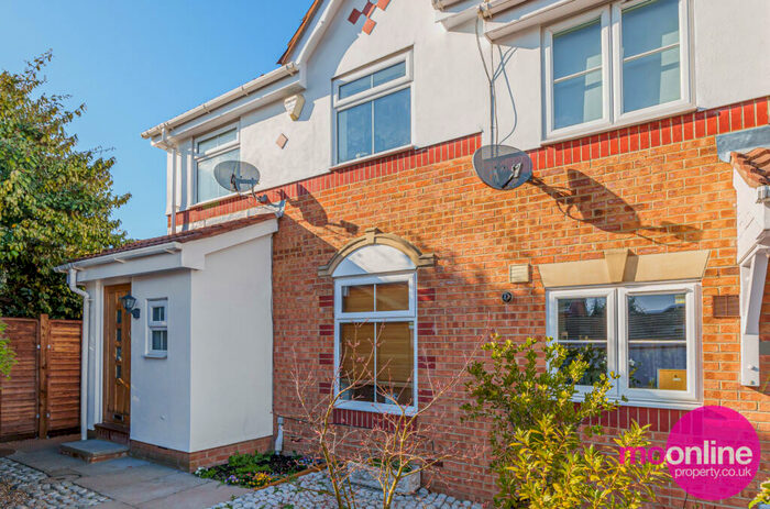 3 Bedroom House To Rent In Fakenham Close, Mill Hill, London, NW7