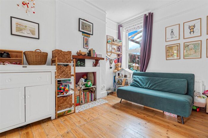 2 Bedroom Apartment For Sale In Spencer Road, Harrow, HA3