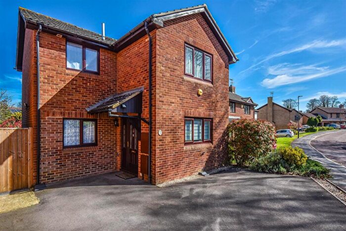 3 Bedroom Detached House For Sale In St. Bartholomews Close, Cam, GL11