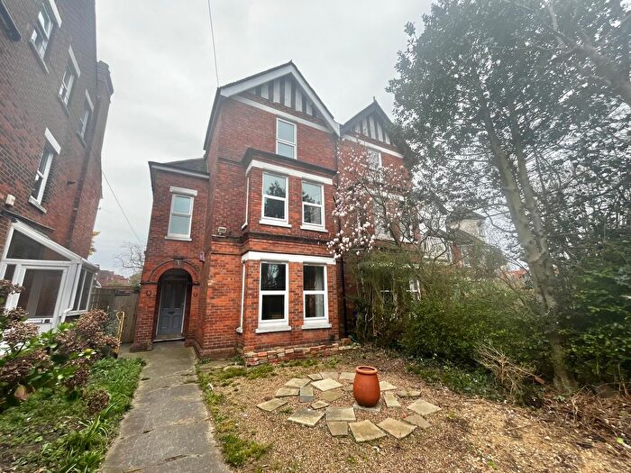 5 Bedroom Semi-Detached House To Rent In Beachborough Road, Folkestone, CT19