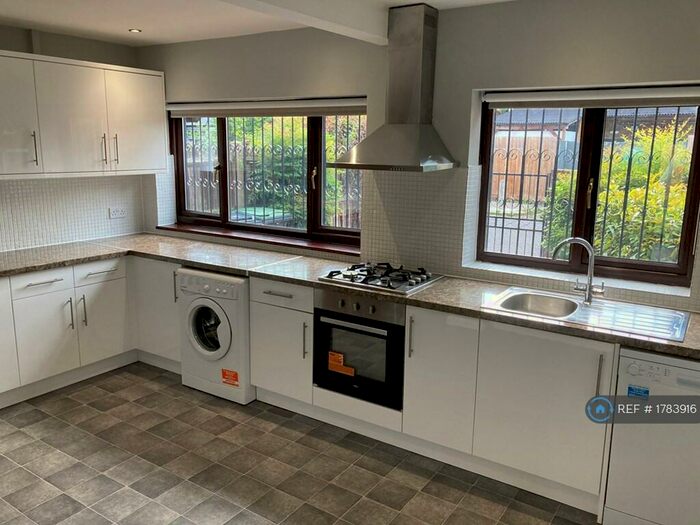 3 Bedroom Detached House To Rent In Armfield Road, Enfield, EN2