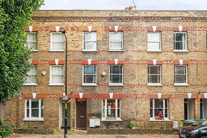 3 Bedroom Terraced House For Sale In Henshaw Street, London, SE17
