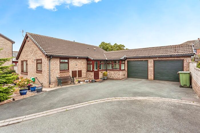 3 Bedroom Detached House For Sale In Woodward Court, Mirfield, WF14