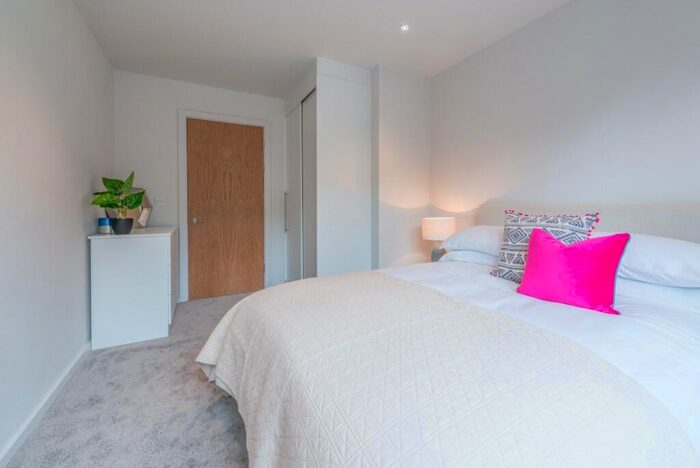 1 Bedroom Flat To Rent In Victoria Road, Leeds, West Yorkshire, LS6