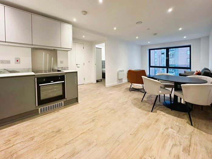 2 Bedroom Flat To Rent In Phoenix, Leeds, LS9