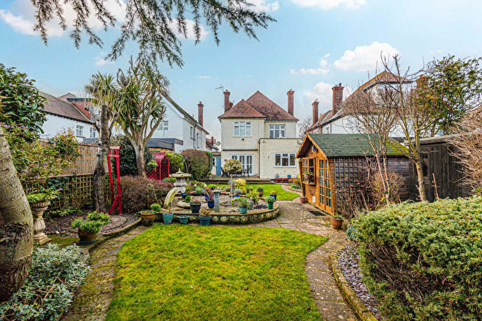 4 Bedroom Detached House For Sale In The Broadway, Southend-on-sea, SS1