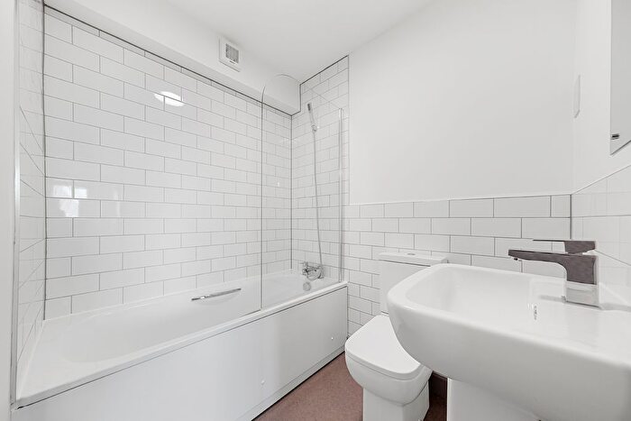 3 Bedroom Flat To Rent In Maple Close, Liverpool, L21