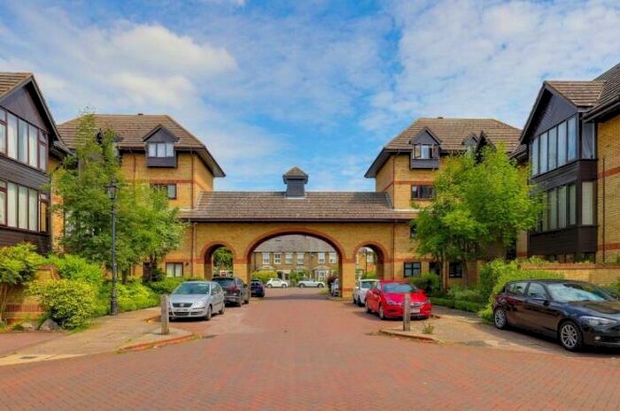 1 Bedroom Apartment To Rent In Lygean Avenue, Ware, SG12