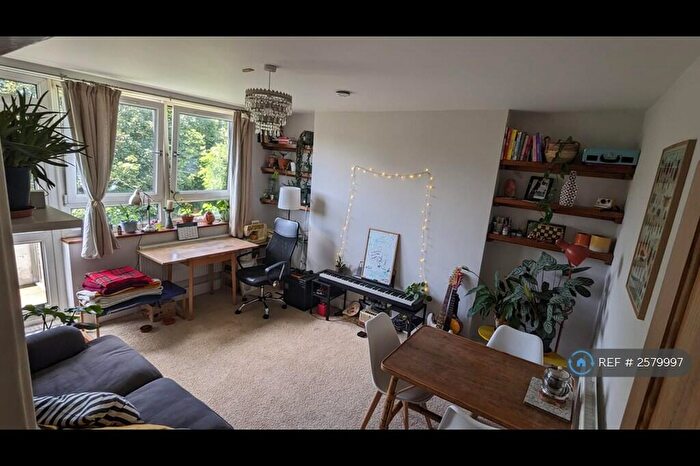 2 Bedroom Flat To Rent In Sankey House, London, E2