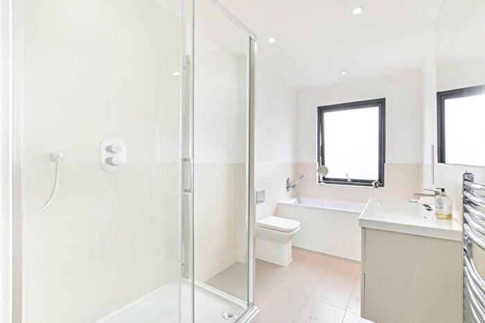 2 Bedroom Flat For Sale In Williams Way, Wembley, HA0