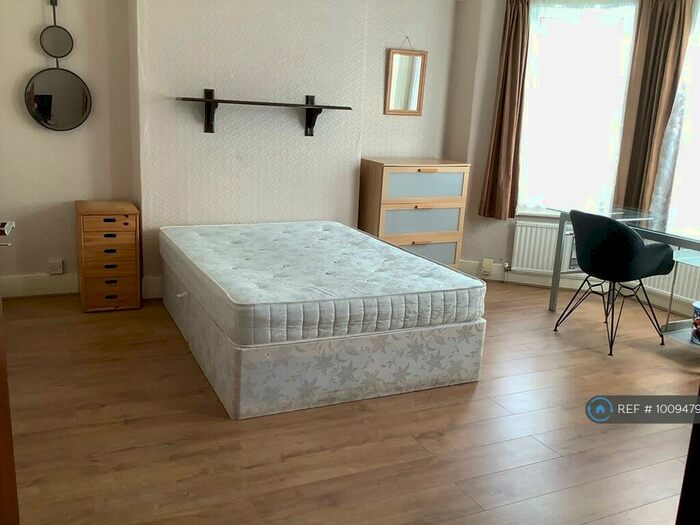 4 Bedroom Terraced House To Rent In Wightman Road, London, N8