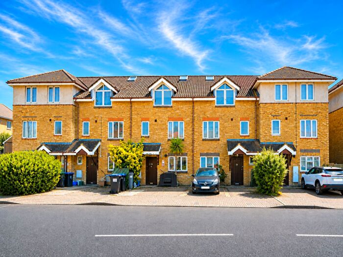 5 Bedroom Terraced House To Rent In De Havilland Road, Edgware, HA8