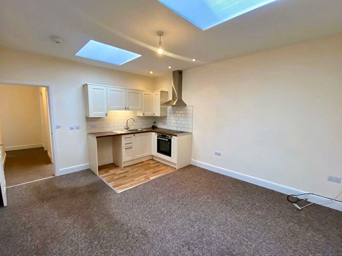 2 Bedroom Flat To Rent In High Street, Dulverton, TA22