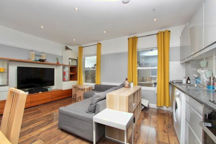 2 Bedroom Flat To Rent In Green Lanes, Stoke Newington, London N16