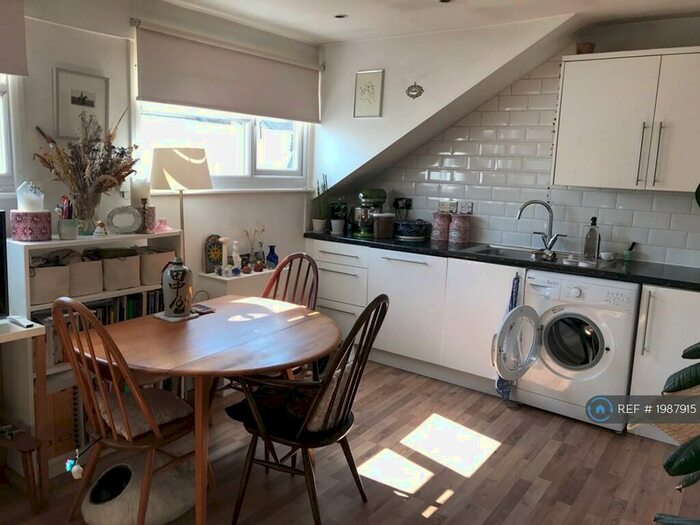 1 Bedroom Flat To Rent In Newington Green Road, London, N1