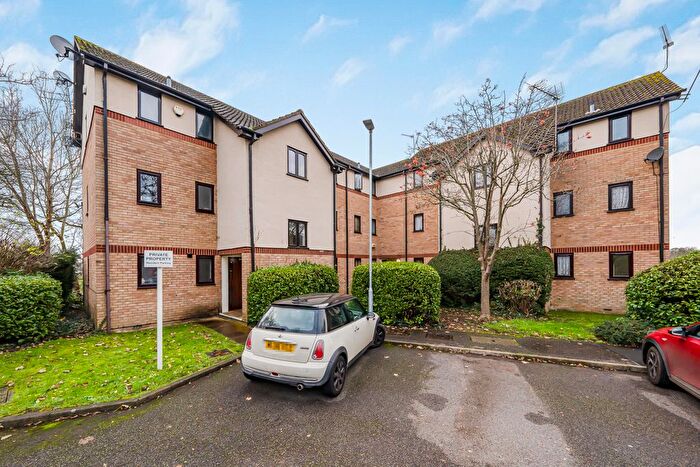Studio For Sale In Bullrush Grove, Uxbridge, UB8