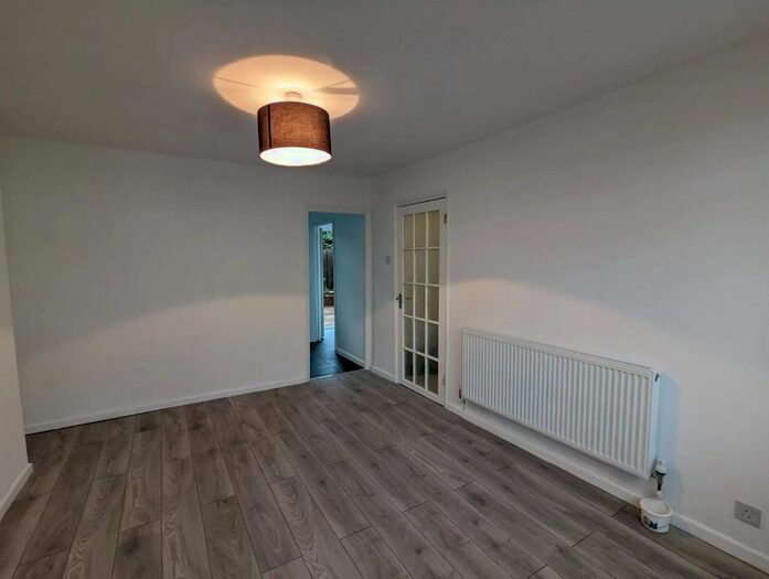 3 Bedroom Semi-Detached House To Rent In Conduit Way, London, NW10