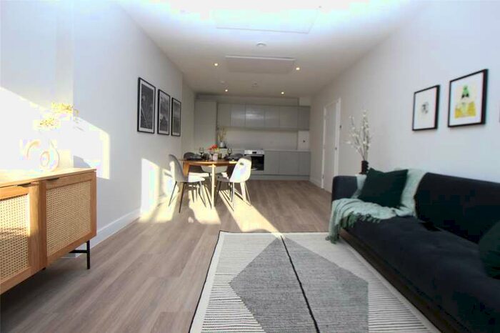 1 Bedroom Flat To Rent In London Road, Hadleigh, Benfleet, SS7