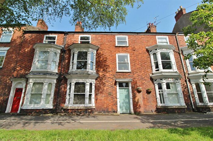 4 Bedroom Terraced House For Sale In North Parade, Grantham, NG31
