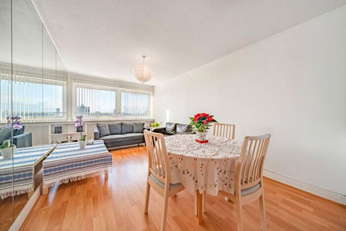 2 Bedroom Flat To Rent In Austin Road, Battersea, London, SW11