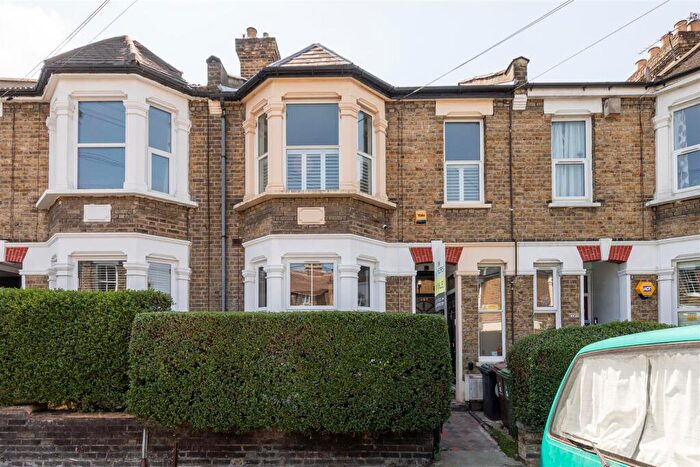 2 Bedroom Apartment To Rent In Richmond Road, Leytonstone, E11