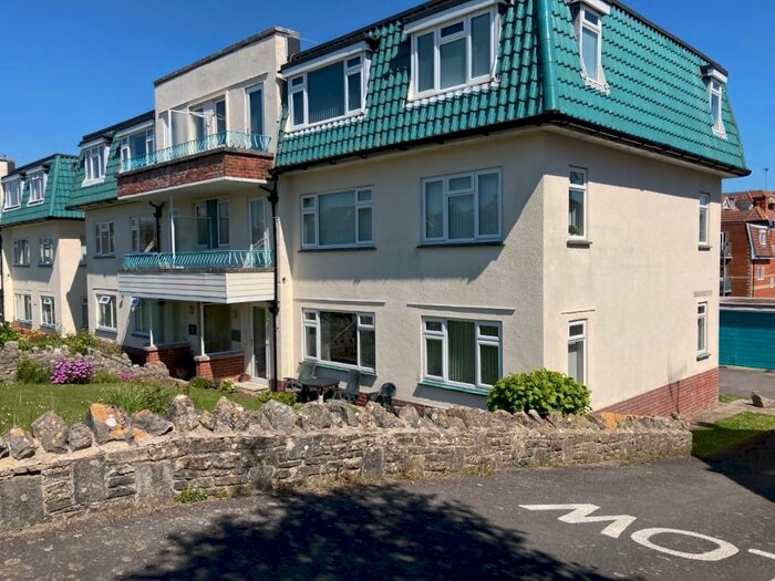 2 Bedroom Flat To Rent In De Moulham Road, Swanage, Dorset, BH19