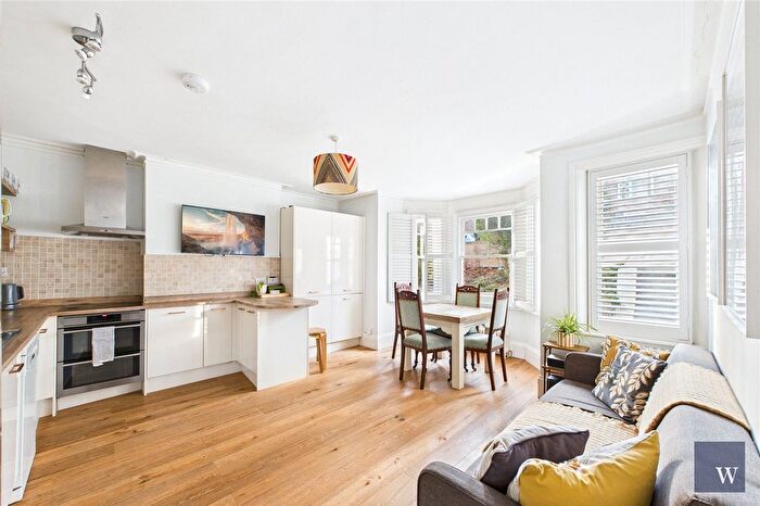 2 Bedroom Flat For Sale In Probyn Road, London, SW2