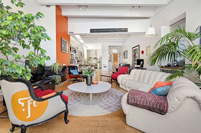 3 Bedroom Flat For Sale In Macklin Street, London, WC2B