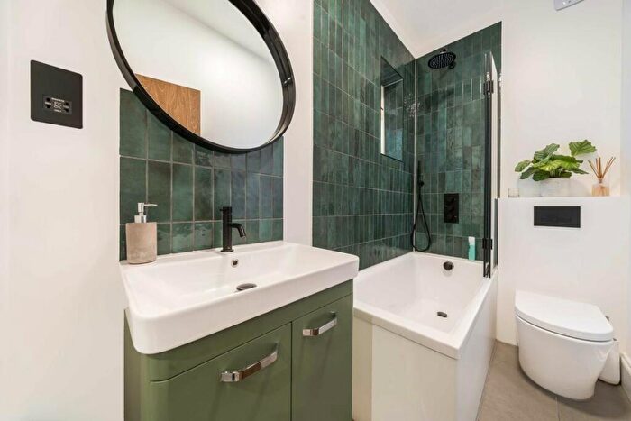 1 Bedroom Flat For Sale In Consort Road, Peckham, SE15