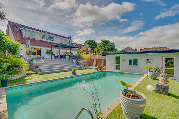 5 Bedroom Detached House For Sale In St. Johns Road, Locks Heath, SO31
