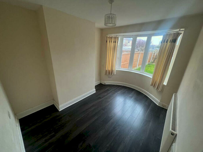 3 Bedroom SemiDetached House For Sale In Luton Road, Thornton