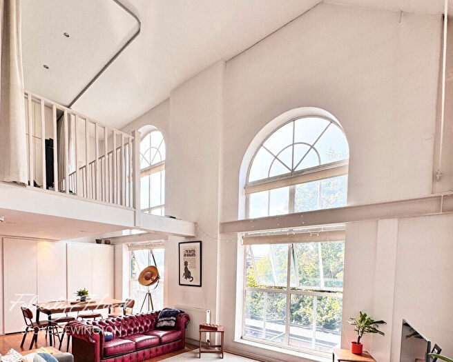 1 Bedroom Flat To Rent In Defoe Road, London, N16