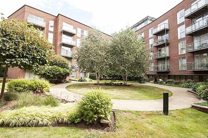 1 Bedroom Flat To Rent In The Heart, Walton-on-Thames, KT12