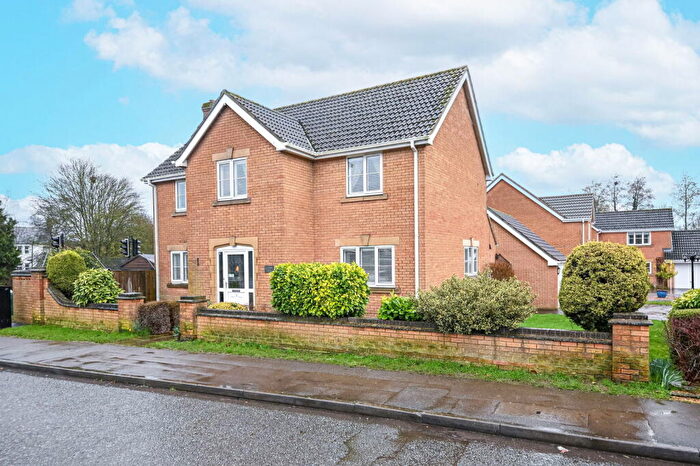 4 Bedroom Detached House For Sale In Meadow Lane, Raunds, NN9