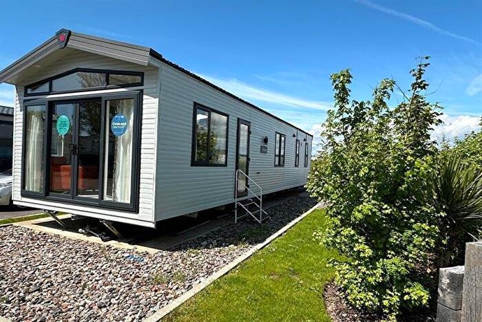 2 Bedroom Park Home For Sale In Mill Rythe Coastal Village, PO11