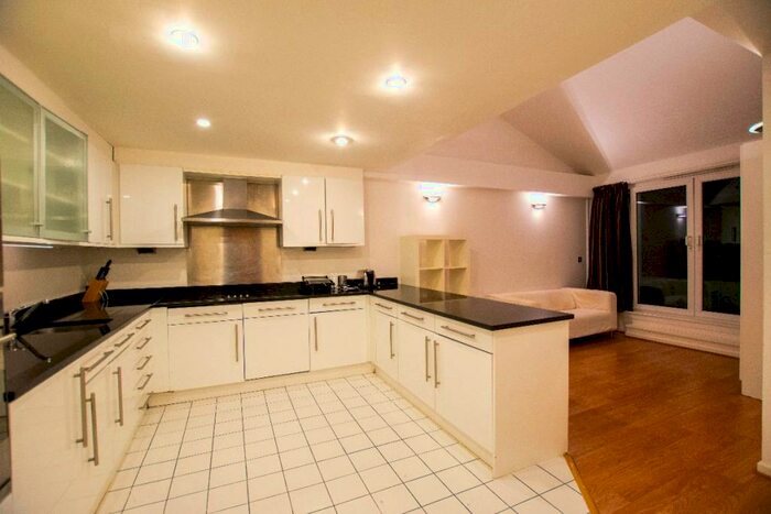 3 Bedroom Apartment To Rent In The Grainstore, Western Gateway, E16