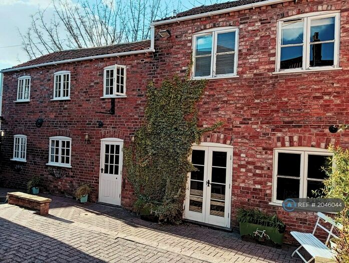 2 Bedroom Semi-Detached House To Rent In Market Place, Horncastle, LN9