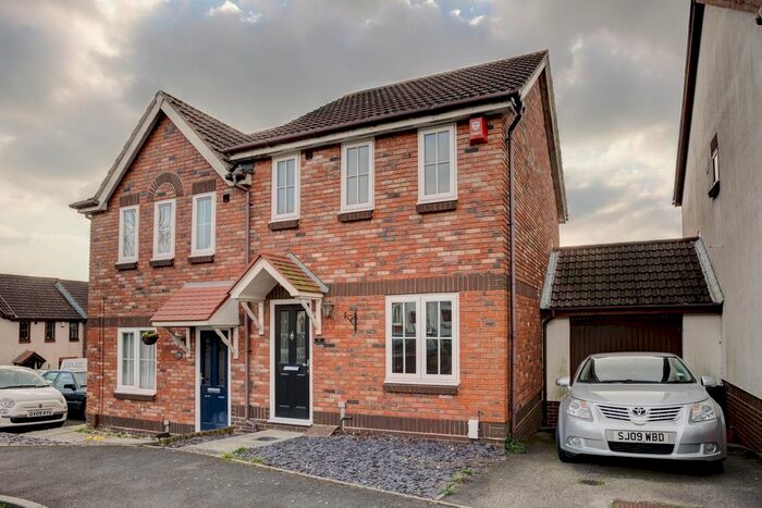 2 Bedroom Semi-Detached House To Rent In Brackenbury Close, Portslade, Brighton, BN41