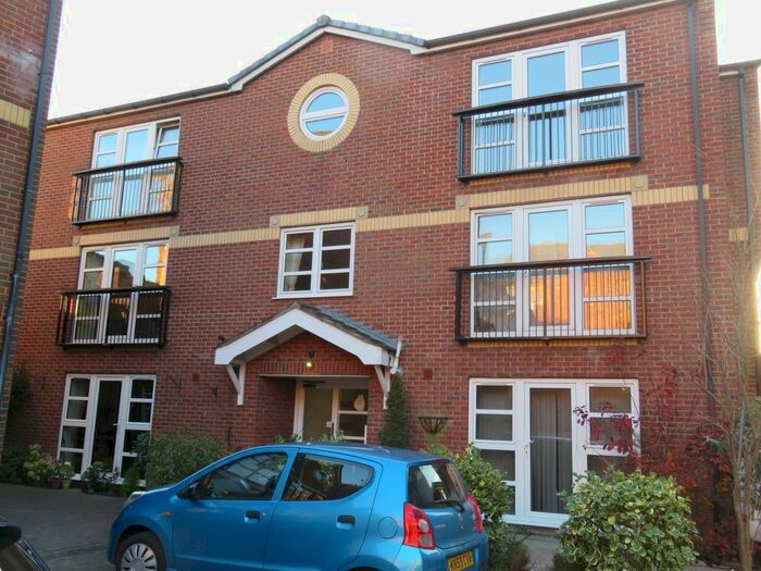2 Bedroom Flat To Rent In Wellowgate Mews, Grimsby, DN32
