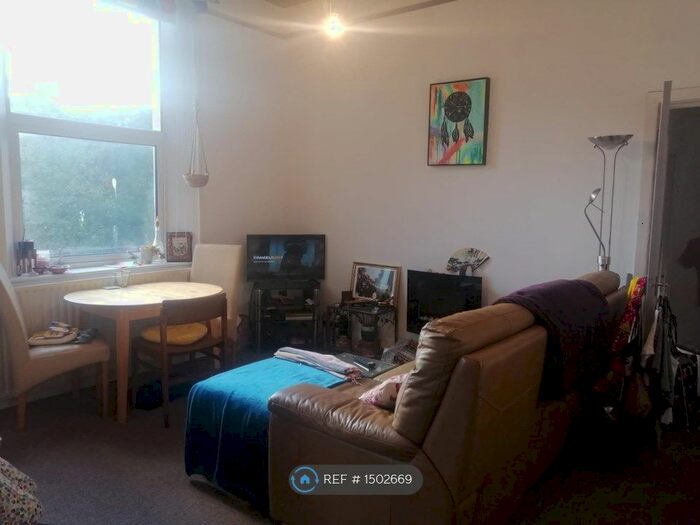 1 Bedroom Flat To Rent In Tulliallen, Liverpool, L22