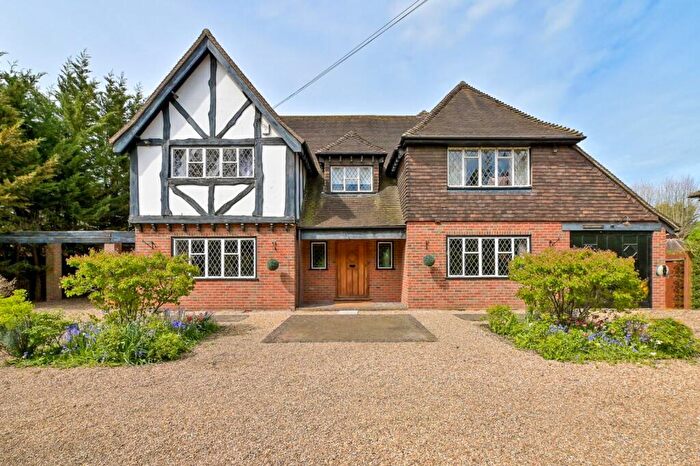 5 Bedroom Detached House For Sale In Shoppenhangers Road, Maidenhead, Berkshire, SL6