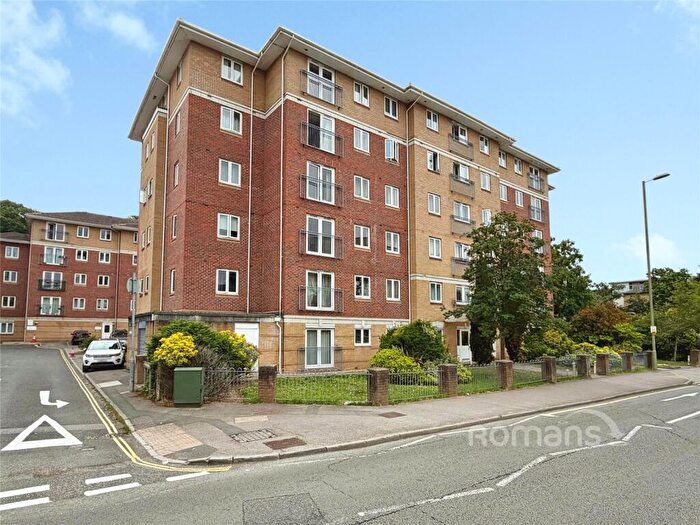 2 Bedroom Apartment For Sale In Chapter House, Farnborough Road, Farnborough, GU14