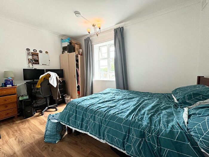 6 Bedroom Terraced House To Rent In Camden Road, Camden, NW1