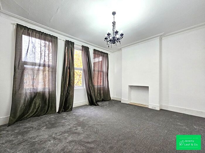 3 Bedroom Flat To Rent In High Road, East Finchley, N2