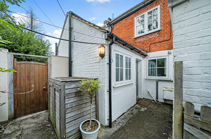 3 Bedroom Cottage To Rent In Bethel Close, Farnham, Surrey, GU9